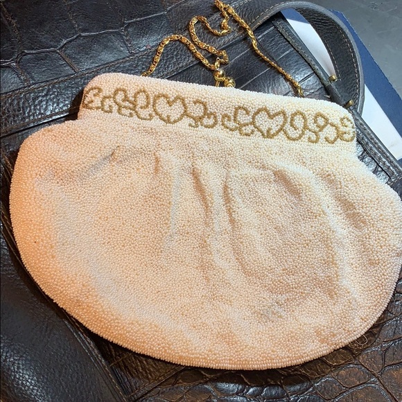 La Regale Handbags - LA REGALE VINTAGE IVORY EVENING BAG PURSE CLASP